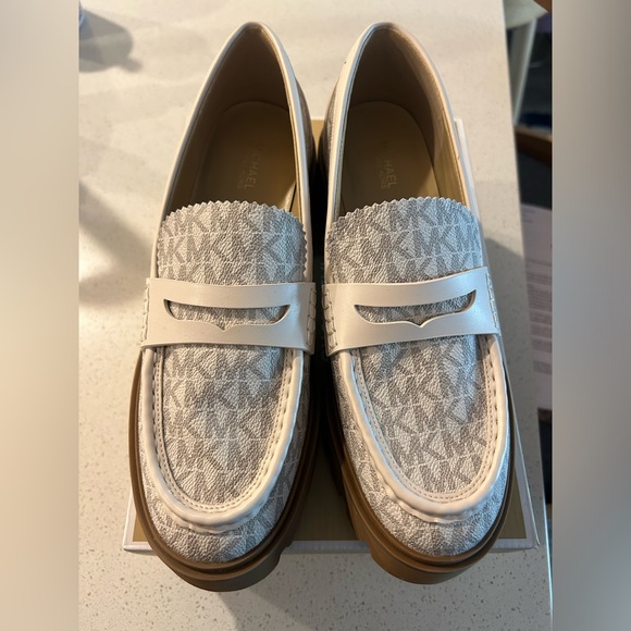 MK loafers in Vanilla - Picture 2 of 4